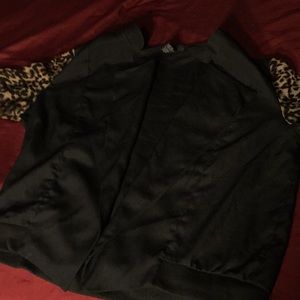 Black blazer with leopard print sleeves (M)